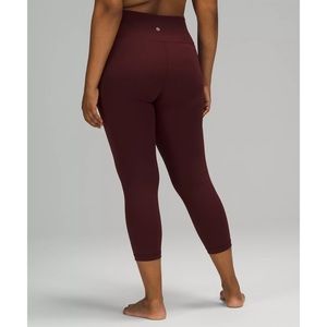 EUC Wunder Under Crop 23” Red Merlot
